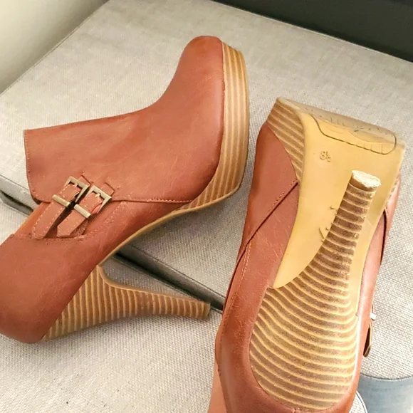 Shoes - Picture 4 of 4